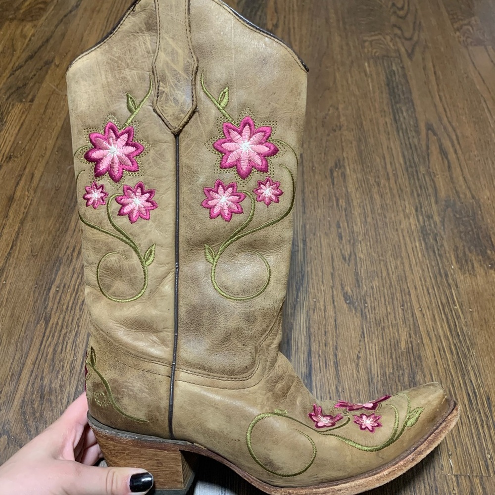 Embroidered Floral Circle G leather Cowgirl Boots - Picture 5 of 10